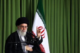 جوانانی را که تحت تأثیر تکفیریها هستند نجات دهید، این به عهدهی علماست